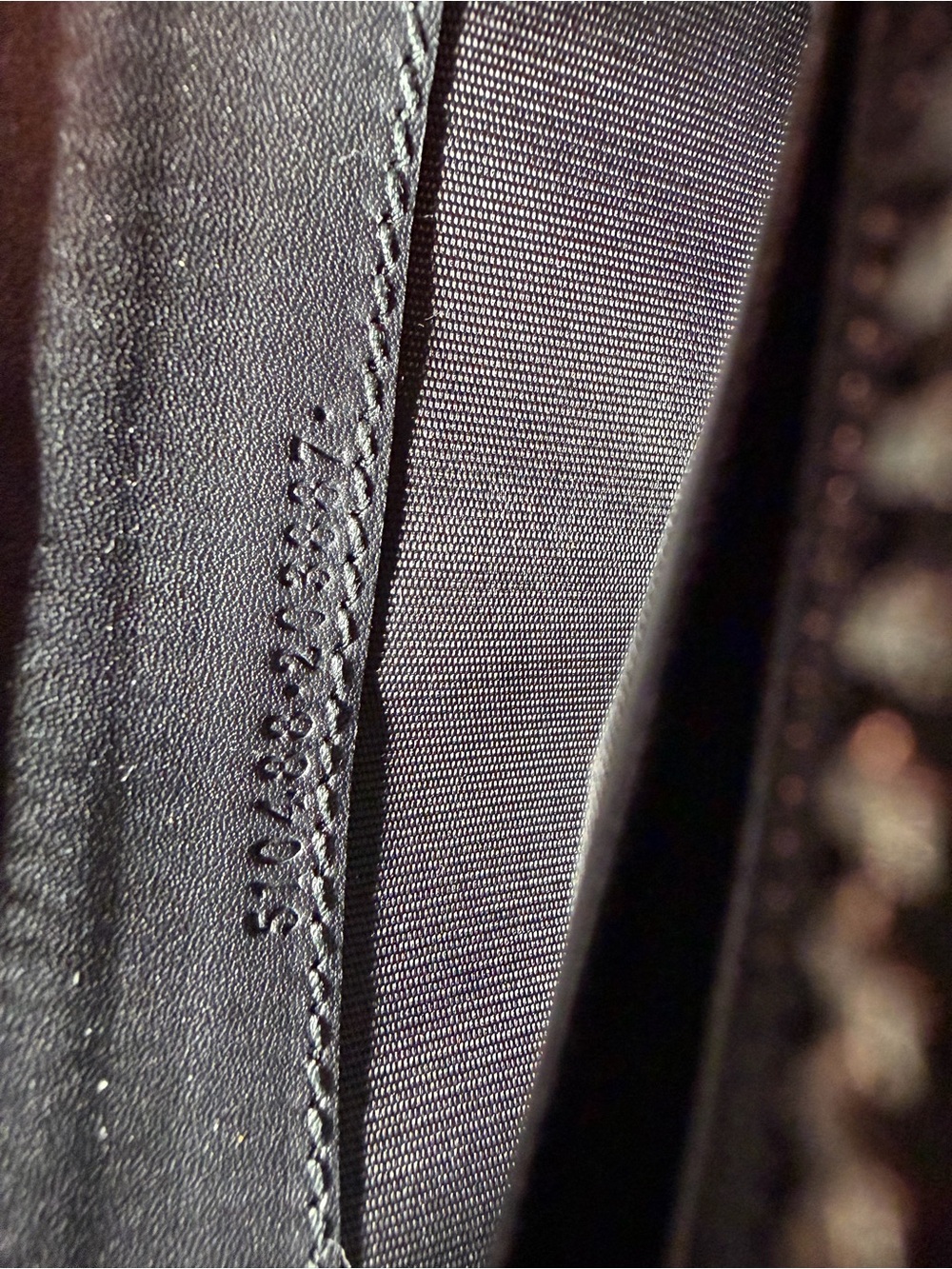 Gucci Black and Gold Zip-Around Logo Wallet - Picture 7 of 7